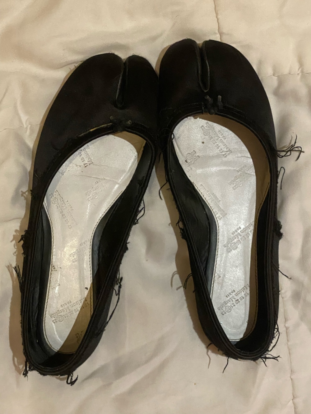 Maison Margiela black satin Tabi ballet flats - Picture 2 of 6